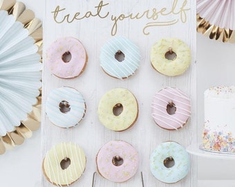 Donut Wall, Pastel Donut Wall, Birthday Donut Cake Stand, Doughnut Decorations, Food Displays, Party Buffet, Birthday Cake, Party Decoration