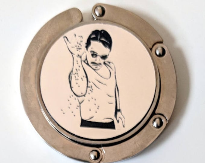 Salt bae purse hanger, laser engraved. Comes with an elegant black velvet pouch. #saltbae