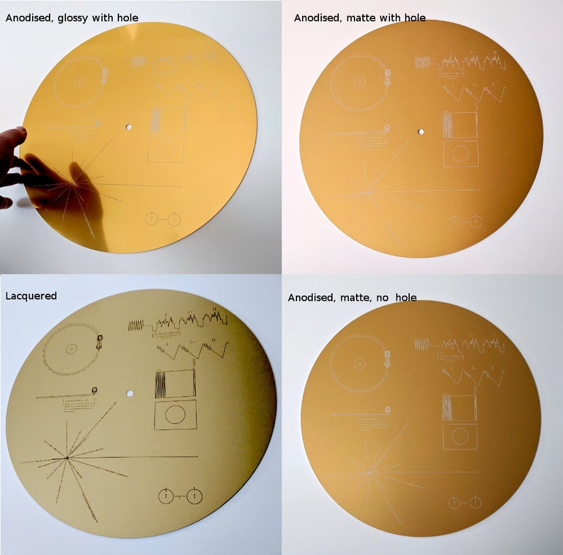 Réplique en métal pleine grandeur de la pochette du disque d'or du voyageur de la NASA, gravée au laser sur de l'aluminium. Célébrez les missions Voyager image 3