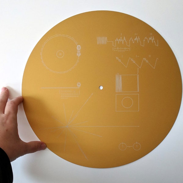 Réplique du disque d'or du Voyager en métal double face - gravée au laser, avec la pochette emblématique et « Sounds of Earth »