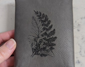 TLOU Wallet - Fireflies symbol or Ellie's Tattoo, laser engraved on grey leatherette ("vegan" leather) tri-fold wallet. The Last of Us