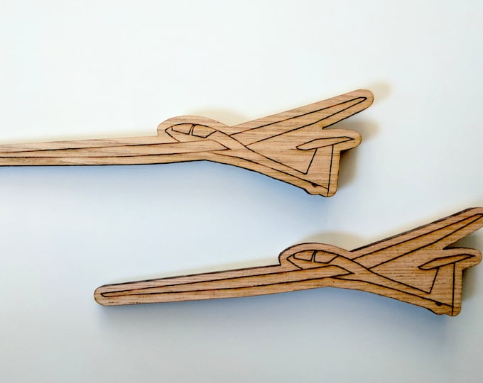 Glider / sailplane fridge magnet, laser engraved and laser cut from solid Tasmanian Oak wood, 100% Australian hand made.