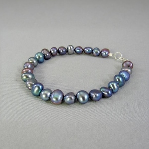Grey Baroque Peacock Pearl Bracelet, Real Freshwater Pearl Jewelry, Iridescent Natural Nugget Bead Bracelet, Elegant Everyday Accessory Gift