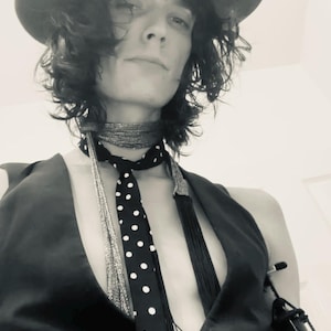 Bufanda fina de lunares