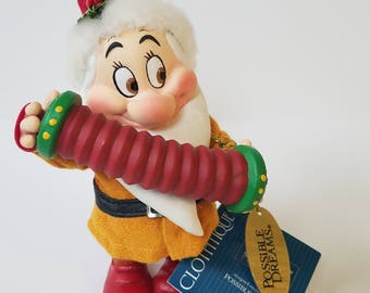Walt Disney Showcase Collection Bashful Clothtique Possible Dreams Christmas Figure