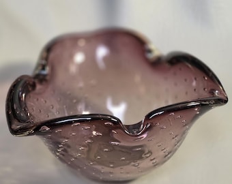 Posacenere vintage in vetro artistico viola con bolle controllate, stile MCM