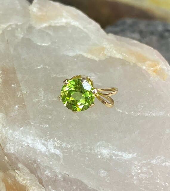 14K Yellow Gold 1.5 Carat Round Faceted Green Per… - image 7