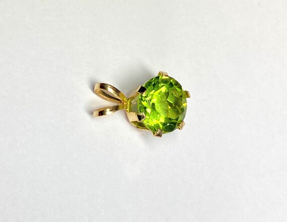 14K Yellow Gold 1.5 Carat Round Faceted Green Per… - image 3