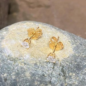 14K Yellow Gold 1/3 Carat Round Natural Diamond Solitaire Stud Earrings