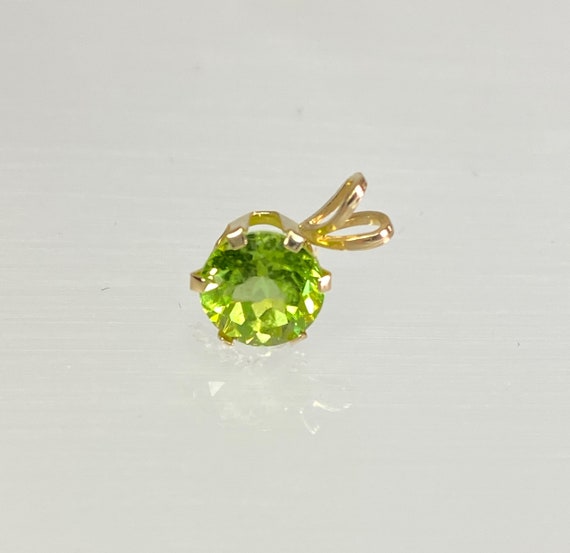 14K Yellow Gold 1.5 Carat Round Faceted Green Per… - image 2