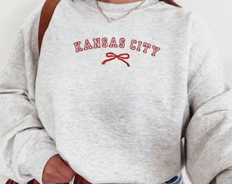 Geborduurde Kansas City-sweater met ronde hals, geborduurd Kansas City-sweater met strik, geborduurd KC, bijpassende Kansas City-sweatshirts, preppy voetbal