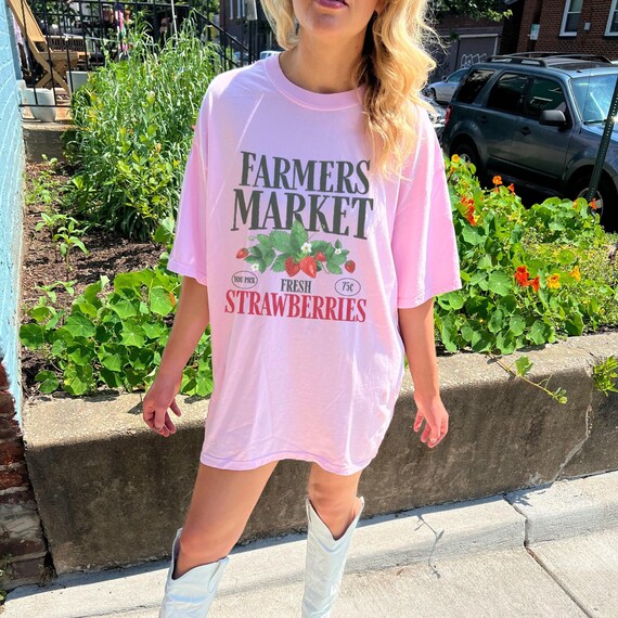 Strawberry Farmers Market Shirt Oversized Strawberry Shirt Strawberry Clothing Strawberry Outfit Comfort Colors Strawberry Cottagecore Fruit