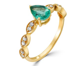 Emerald Pear Shape Ring