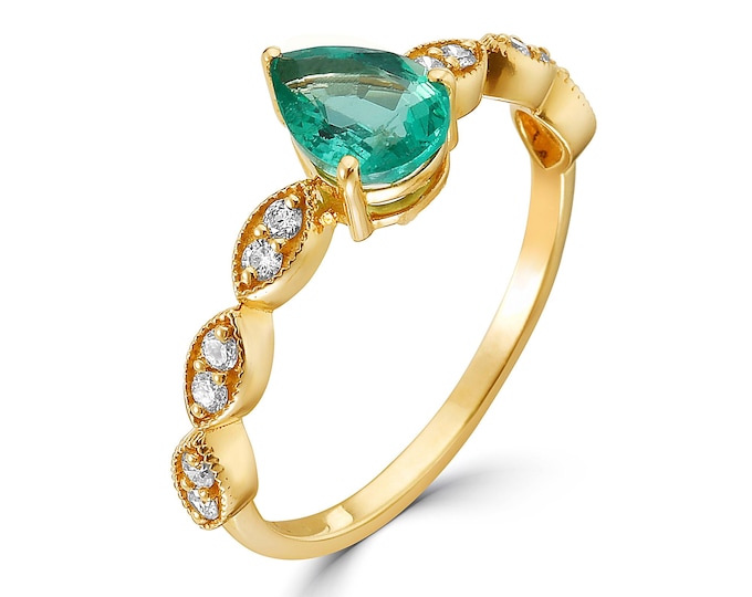 Emerald Pear Shape Ring