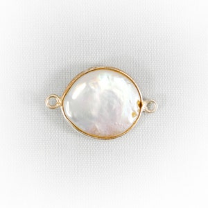 Freshwater Pearl Connectors, Gold Round Double Loop Charms, 15mm Natural Shell Gold Edge Links