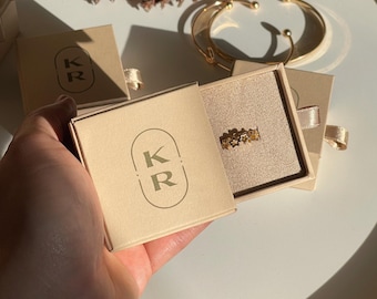 50 pezzi di piccole scatole rigide beige per gioielli con cassetto / Scatola per anelli color crema per gioielli / Scatola per orecchini con anello scorrevole personalizzata con cuscinetto in pelle scamosciata
