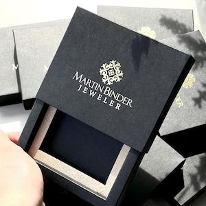 Schwarze Geschenkgutschein-Schiebebox mit individuellem goldenem Logo - Geschenkbox für Beauty Hair Services, Boutique-Geschenkkarte 50stk