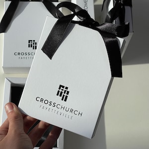 Custom gift boxes for packaging with black logo, jewelry packaging with personalized logo sign, white small jewelry box with satin bow 50pcs