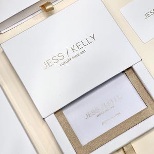 Scatola scorrevole bianca personalizzata per buono regalo/scatola di imballaggio per carte regalo con logo personalizzato/borsa con logo dorato per carta di credito 50 pezzi