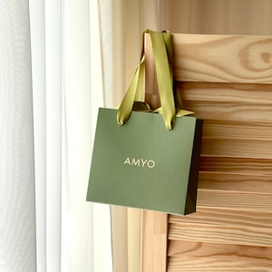 Emballage cadeau vert olive avec personnalisation, sac personnalisé pour le jour du mariage, sacs en papier avec poignées en ruban, sac avec noeud 50 pièces