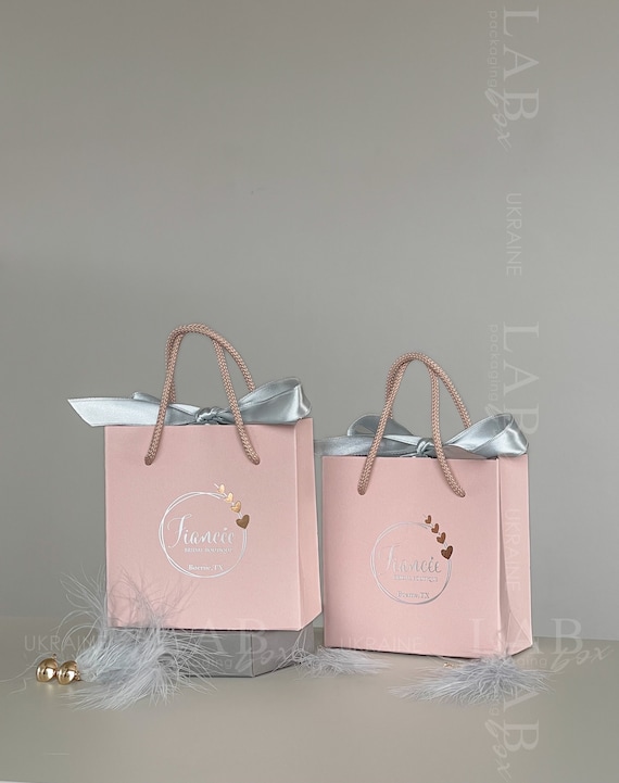 Custom blush pink gift  packaging bag with satin  bow, pale pink shopping bag with silver logo,  bridesmaid bags for wedding day 50pcs