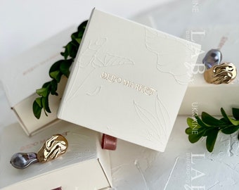 Pequeña caja de anillo blanco de leche con diseño personalizado, embalaje personalizado de joyería, joyero pequeño personalizado, suministros de fabricación de joyas - 50pcs