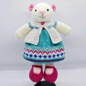 Stricken Sie Maus-Mädchen-Puppe im Kleid und Strickjacke-Outfit, gestricktes bekleidetes Maus-Stofftier, nettes gefülltes Plushie Tier, sammelbares Spielzeug