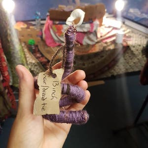 Bendy hair/dread tie with shell detail