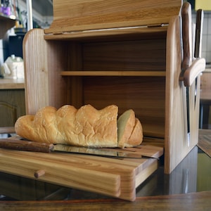 Brotkasten aus Esche mit Schneidebrett und Messerhalter, Krümelschale, Natürliche Farbe, Landhausstil, Einzigartiger Brotkasten aus Holz