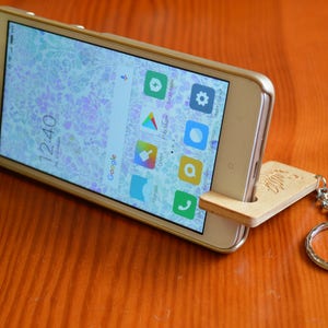 Wooden Smart Phone Stand, Keychain Stand For Smartphone, Compact Smartphone Holder,  Wooden Keyring, Wooden Keychain, Smartphone Accessory