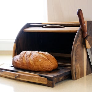 Panera funcional de madera de nogal con tabla de cortar y soporte magnético para cuchillos, panera de estilo rústico en color natural, panera de madera única