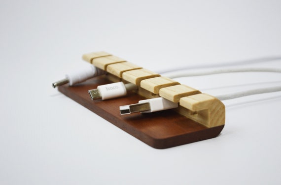 Cargador de gestión de cables organizador de escritorio suministro  múltiple, hasta 6 cables, soporte para altavoces, cables de auriculares  hechos de madera maciza -  España