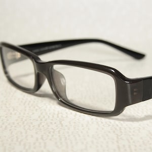 Minimalistisch strak IYOKO INYAKE model IY261 Subtiel bruin rechthoekig brilmontuur begin jaren 2000, damesbrillen