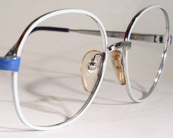 Lunettes de vue LUX DE MOREZ vintage françaises des années 80, chromées, blanches et bleues, montures optiques anciennes petites pour filles geek bohème chic