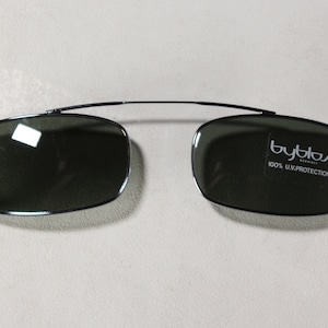 Vintage Well Made BYBLOS Late 1990's Gray Sleek Rectangular Silver Chrome with Gray Lenses Clip-On Sunglasses Shades Sun Covers Shields