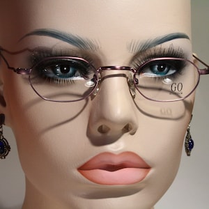 Women's Purple GO EYEWEAR Ungetragen Angular Satin Finish Light Semi Matte Vintage 1990er Jahre Damen Brillen Brillengestell Größe M