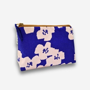 Kosmetiktasche | innen wasserabweisend | große Blüten | königsblau | Schminktasche | Etui