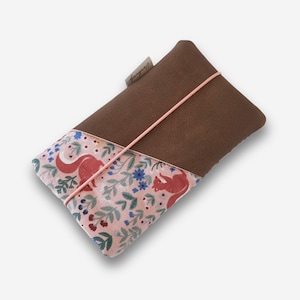 Étui de téléphone en tissu | vieux rose floral | Écureuil | par exemple pour iPhone 15/12/13/pro/iPhone SE/11 pro | Compartiment supplémentaire en simili cuir