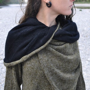 CARDIGAN HIP-LENGTH - Wrap Jacket with Cowl Neck and Thumbholes - oliv green-black