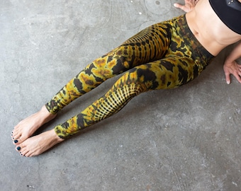 LEGGINGS with an abstract floral Pattern - Batik, Tie-Dye - unisex - mustard brown
