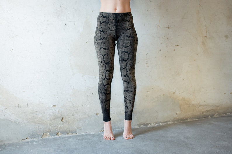 LEGGINGS with abstract snake pattern screen printing unisex black-gray-beige zdjęcie 2