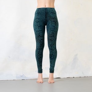 LEGGINGS with abstract snake pattern screen printing unisex blue-green image 4
