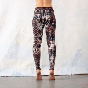 LEGGINGS mit abstrakten Rauten Batik, Schnurbatik, Knüpfbatik, Tie-Dye unisex schwarz-weiß-braun Bild 5