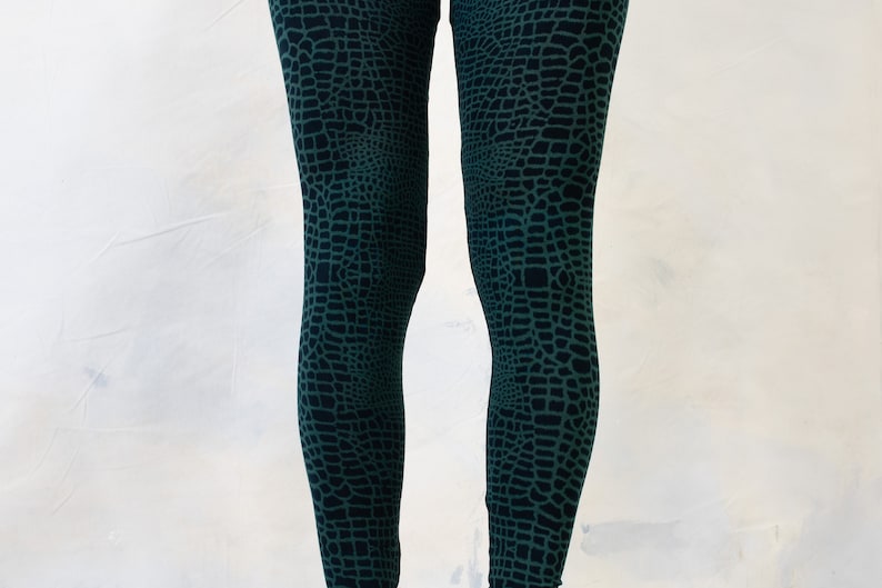 LEGGINGS with an abstract Alligator Pattern unisex blue-green image 4