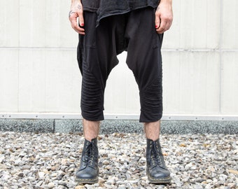 BAGGY PANTS - Overknee Shorts with Deep Crotch and Seam Structure - black