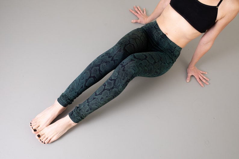 LEGGINGS with abstract snake pattern screen printing unisex blue-green image 1