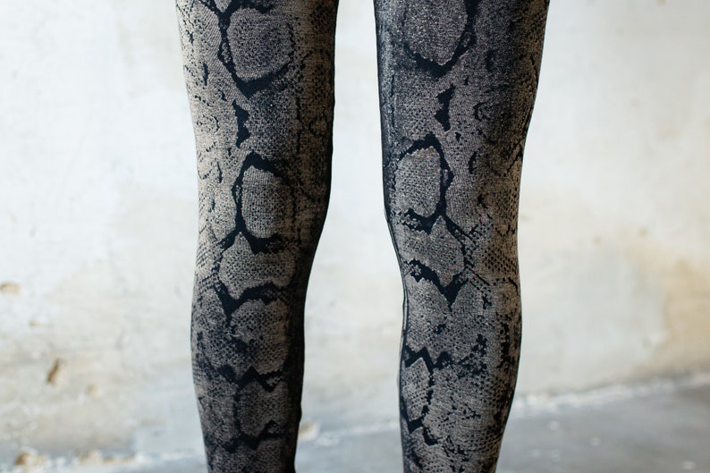 LEGGINGS with abstract snake pattern screen printing unisex black-gray-beige zdjęcie 4