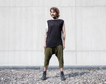 BAGGY PANTS - Overknee Shorts with Deep Crotch and Seam Structure - olive green