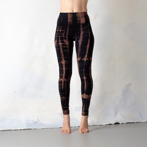 Leggings mit punky Kritzi-Kratzi Muster Siebdruck, Batik, Tie-Dye unisex braun-orange-apricot Bild 1