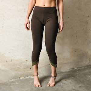 LEGGINGS 3/4 / Capri con coda e perle marrone-verde oliva immagine 3